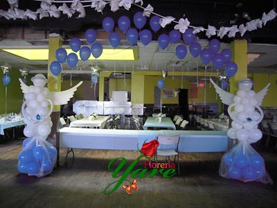 Angelitos de globo para centro de mesa principal